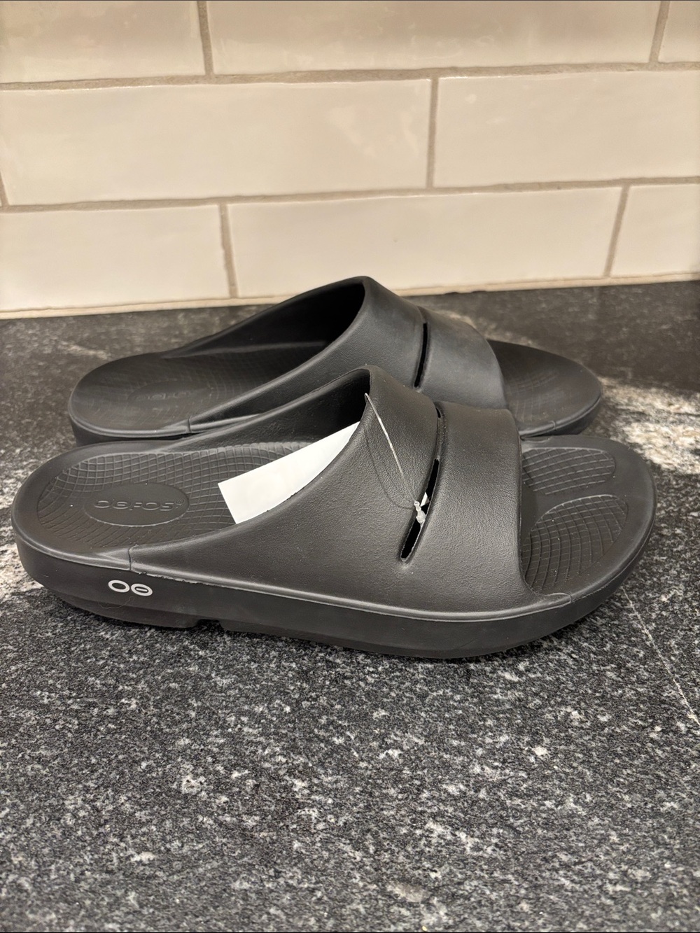 OOFOS Men’s Slide Sandals – Black – Size M9 / W11 / EU 42 - NEW